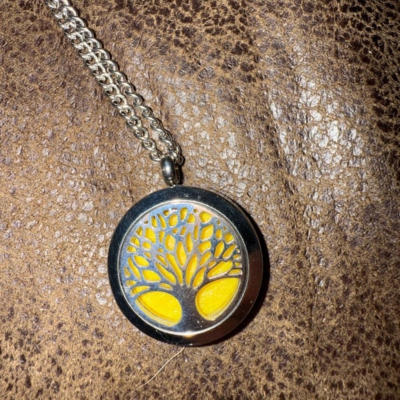 Tree of Life Aromatherapy Diffuser Necklace Stainless Steel Women’s Jewelry‎ - Picture 5 of 7